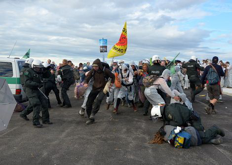 Auf der Autobahnbr&uuml;cke, Foto Eva Mahnke, Klimaretter