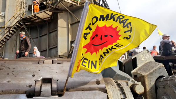 Blockierter Bagger, Foto Twitter Freundeskreis Videos