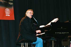 Konstantin Wecker am Fl&uuml;gel