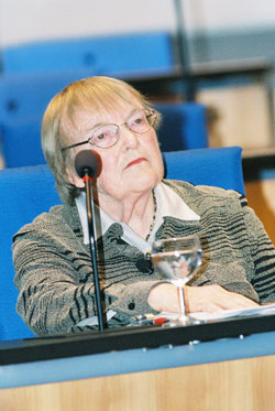 Gudrun Pausewang im alten Bundestag